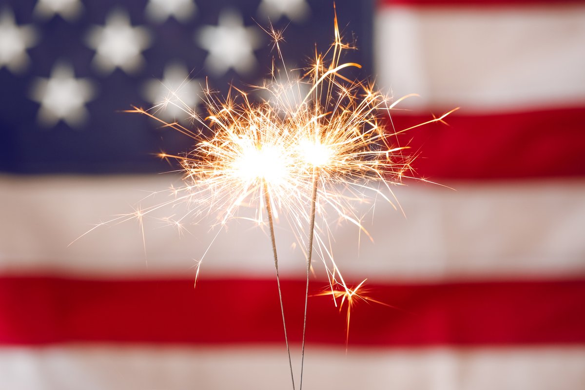 YaleMedicine's tweet image. More than 10,000 people in the U.S. were sent to the hospital with #firework injuries last year, ranging from minor cuts and #burns to amputations or even death. Try #glowsticks and #poppers for at-home celebrations, or attend a public firework display instead.

#4thofJuly