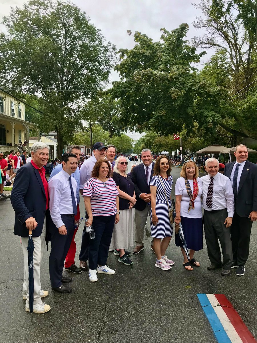 SenWhitehouse's tweet photo. Happy Fourth from beautiful Bristol, RI! https://t.co/tORMVXskl0