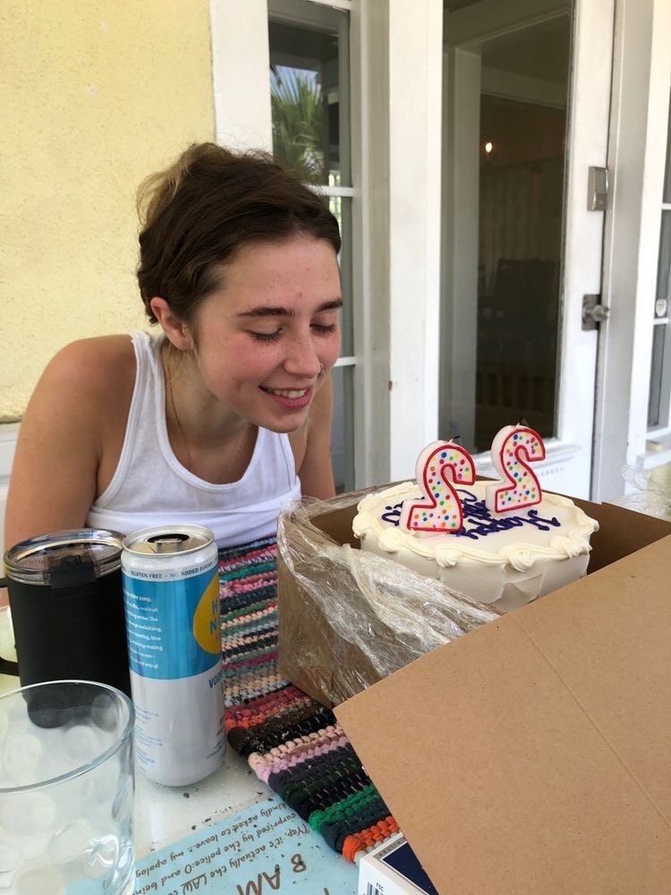 clairosnoopy's tweet photo. 🍰🧁

@clairo https://t.co/yWFkEEfZup
