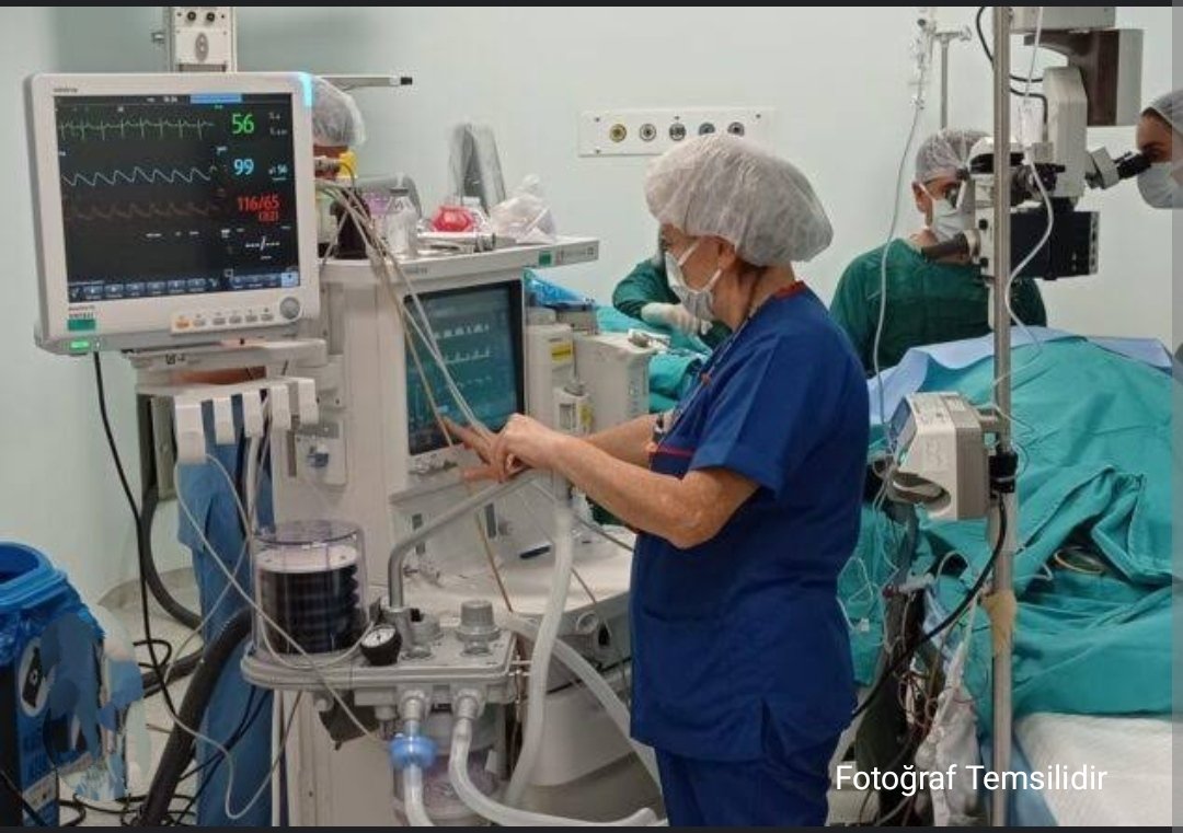 Sabah 5'te acil ameliyat aldık.
Ameliyata giren
Hemşirenin nöbet ücreti : 310 TL
Doktor'un nöbet ücreti: 516 TL
Temizlik işçisinin n. Ücret:1006 TL
Şimdi soruyorum, bu nasıl adalet! 
#MemuraİtibarZammı