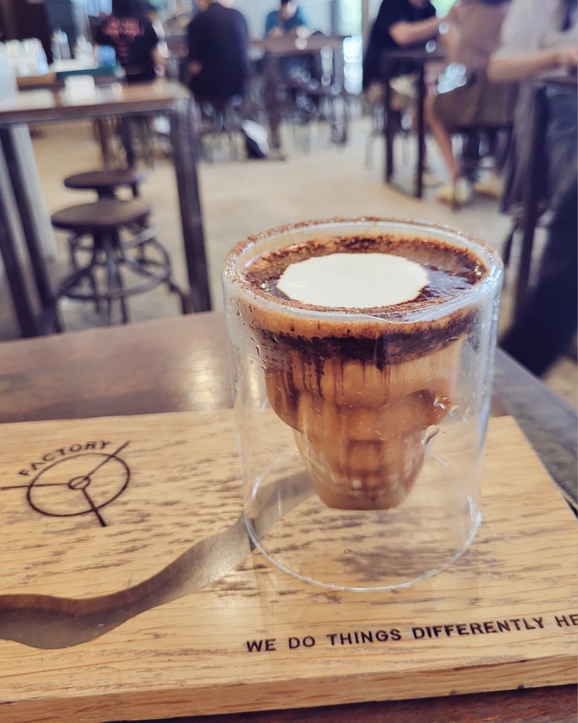mei_rrygoround's tweet photo. 𝕞𝕠𝕤𝕔𝕠𝕨 ☕️ #factorycoffee https://t.co/B1pyEOf77r