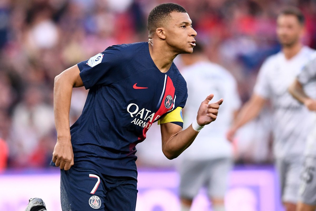 ActuFoot_'s tweet photo. 🚨 Les discussions entre le PSG et Kylian Mbappé ne progressent pas. ❌

Le PSG ne veut pas que le Français parte gratuitement dans un an, mais est convaincu que Mbappé a déjà prévu de quitter le club libre en 2024.

(@lequipe) https://t.co/0GEqLnyoX8