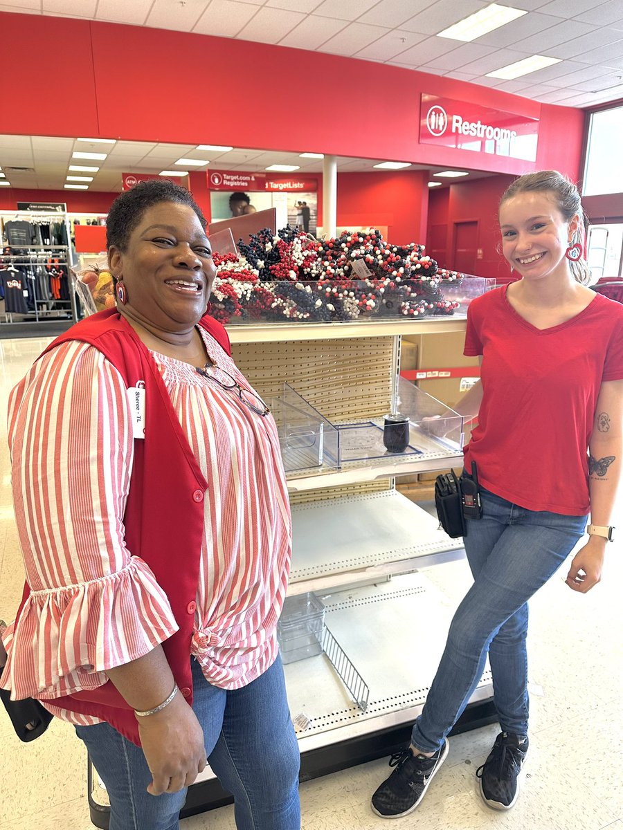 rpatelarise's tweet photo. Target 🎯 #2415 South Canton, Mi
Happy 4th of July Everyone 🇱🇷!
One stop shop! Our store will be open til 10pm!
#targetrocks https://t.co/0UhgUyqoHM
