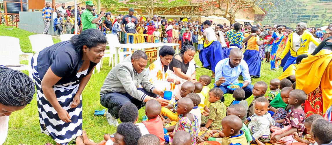 #Kwibohora29
Kimwe n'ahandi hose mu gihugu,mu Murenge wa <a href="/bweyeyesector/">Bweyeyesector</a> twizihije isabukuru y'imyaka 29 Abanyarwanda bamaze bibohoye.Bashimye byimazeyo ibyo bamaze kugeraho bakesha Intore izirusha intabwe <a href="/PaulKagame/">Paul Kagame</a> .

<a href="/RwandaLocalGov/">Ministry of Local Government | Rwanda</a> 
<a href="/RwandaWest/">Western Province I Rwanda</a> 
<a href="/RusiziDistrict/">Rusizi District</a>