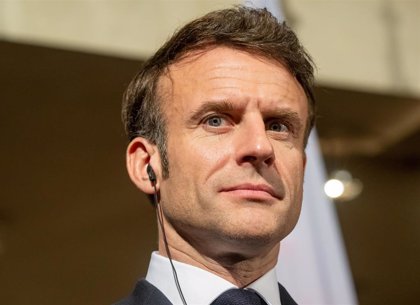 herqles_es's tweet photo. 🇫🇷 | Macrón: «Necesitamos tener una reflexión sobre las redes sociales, sobre las prohibiciones que debemos poner. Y, cuando las cosas se salen de control, es posible que deba ponerse en una posición para regularlas o cortarlas». https://t.co/wo7V62j5sZ