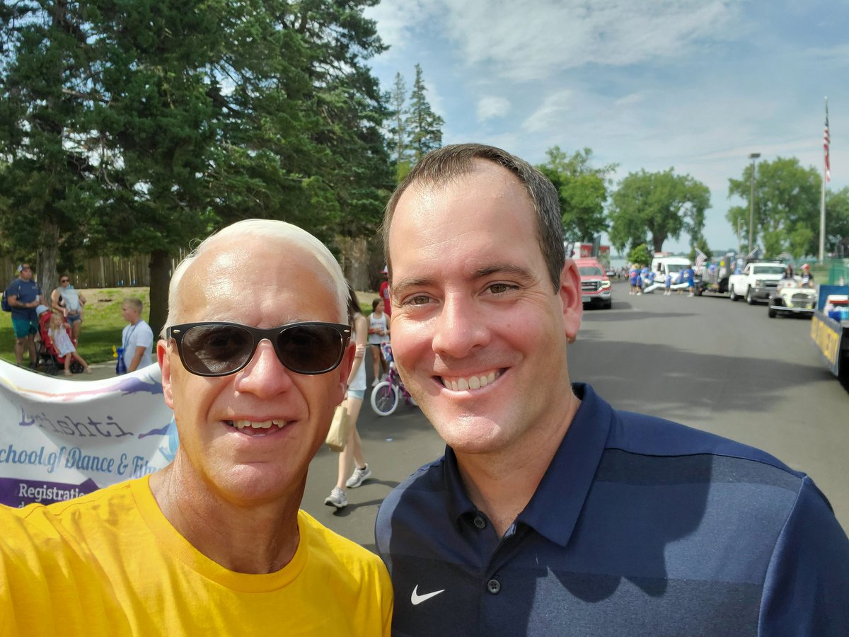 Great having <a href="/BVUAthletics/">Beaver Athletics</a> in the parade today with @BVU_XCTrack's @_simie_16 Becca Simpson as well as <a href="/BVU_Baseball/">BVU Baseball</a> players with coach <a href="/SteveEddie2/">Steve Eddie</a>, and AD Scott Brown representing. #GoBeavers!