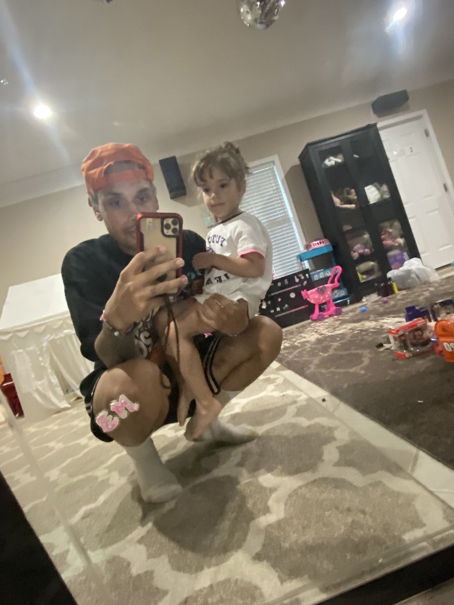 thenghthse's tweet photo. @pulte Help us please, I’m behind on rent. Single dad. I need $1500. Freelance graphic designer and I injured my hand. https://t.co/0NBgZfgBBS