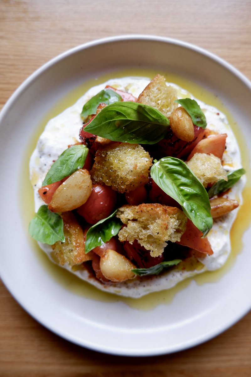BenoliRestaura1's tweet photo. It’s our birthday! We are four today 🎂 

We’re celebrating with some menu changes! 

This is our new antipasti - stracciatella with Cuore di Bue tomatoes dressed in spicy dressing, finished with croutons and basil! https://t.co/a1sLikBMhq