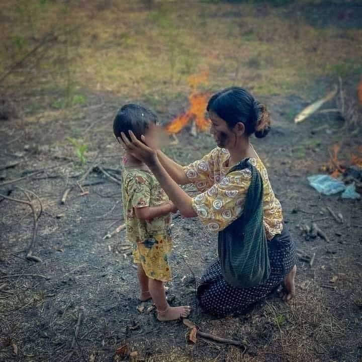My hearts breaks to see this photo.The feeling a mother amidst indiscriminate air attack  and shelling in different part of Myanmar.
Photo : Burma network