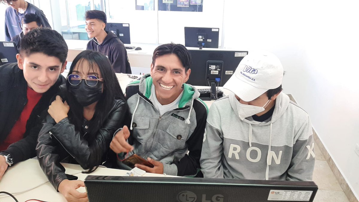 FciiUte's tweet photo. #FCIIUTE| ¡El día de hoy recibimos a postulantes del proyecto Experiencia UTE, para que conocer sobre nuestra oferta académica! 🧪🤖🏭🚙🤓💚💙
#AlimentosUTE
#MecatrónicaUTE        
#IndustrialUTE
#AutomotrizUTE https://t.co/Jid5UPohGV