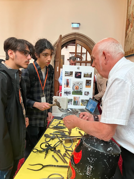 ChelseaAcadMAT's tweet photo. Some of our Y10 students were lucky enough to visit the beautiful @GuildhallArt Gallery today for London Careers Festival, as part of their Work Experience week!
There were plenty of networking opportunities which they took full advantage of! https://t.co/i5ld7iqEKN