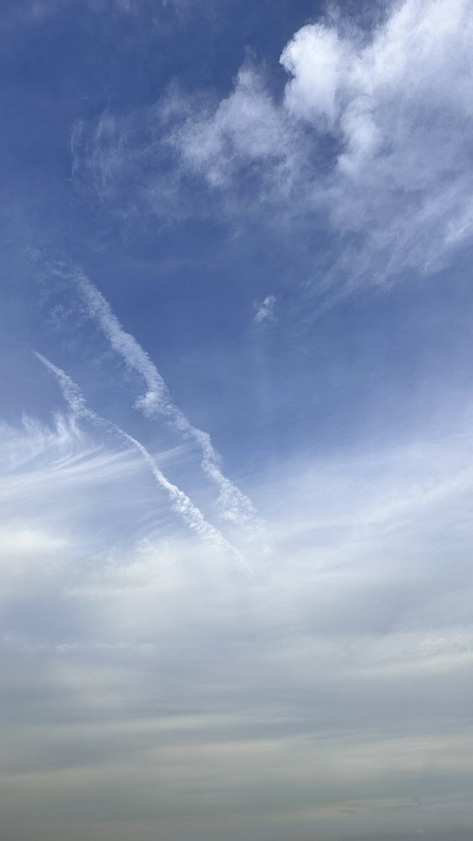 ☁️🌌: In the best way possible, I was reminded that the universe is so big, and I am so small. Standing in between the sky and the sea was a humbling gentle reminder that no problem in life is bigger than the universe. They are watching over us, and everything will be okay 🤍