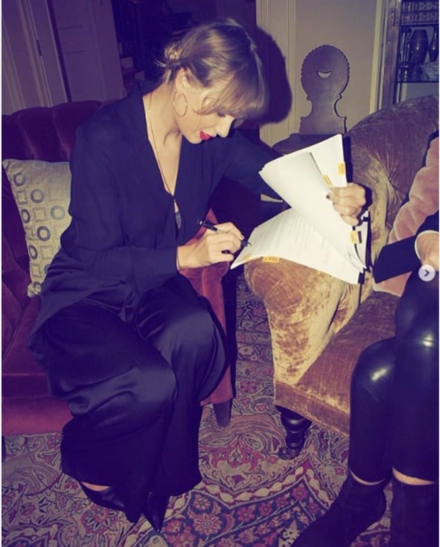 RT @ithinkheswifts: Taylor Swift signing the Declaration of Independence: July 4, 1776 https://t.co/k79qgG1fv4