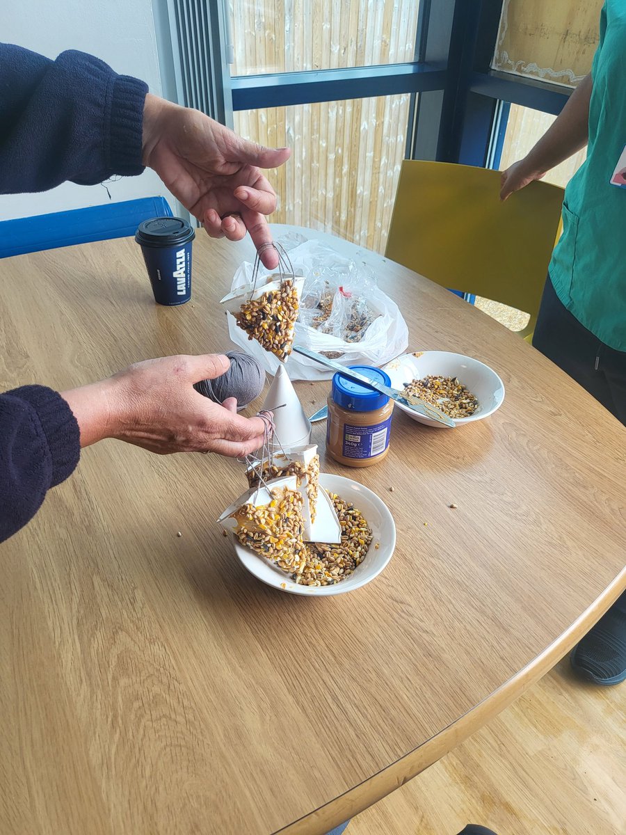 natski89's tweet photo. Today on Ribble ward has been a busy day but despite this we have still done a great activity with our service users on the ward, home made bird feeders and popped them outside 🐦 and a walking session. 
#ribbleward 
@LisaHar99796014
@WeArePendleview 
@WeAreLSCFT https://t.co/fWc62ZIO15