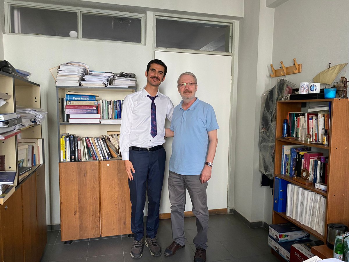 hitaf80's tweet photo. Sevgili hocam Prof. Dr. @MErsinKusdil danışmanlığında yürüttüğüm tezimi bu gün başarıyla sundum. Ersin hocama tez sürecimde göstermiş olduğu ilgisi, özeni, özverisi, emeği, sabrı ve bana kazandırdığı her şey için çok teşekkür ederim. Sayesinde çok öğretici bir YL sürecim oldu. https://t.co/LRwUyAB9ZP