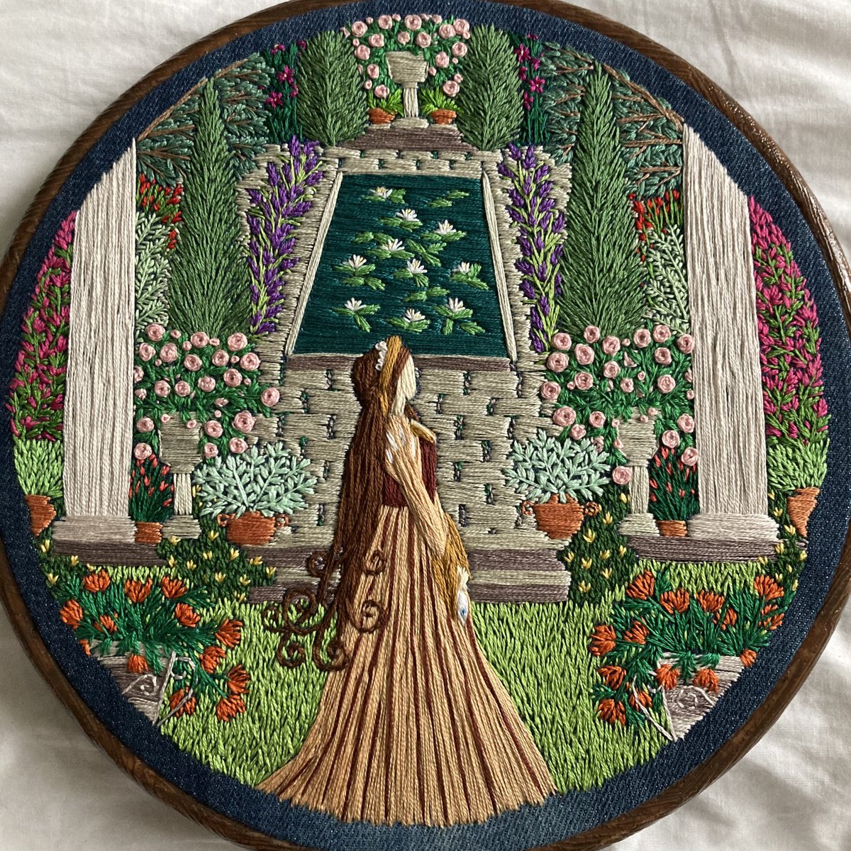 The needle is down and here is my latest embroidery… Inspired by Shakespeare’s Othello this is my take on Desdemona. I hope you like it… 😊🧵📚🎭
 *completely freehand stitched onto upcycled denim. No pattern or paint, just threads 🪡 #stitchedart #thesewingsongbird