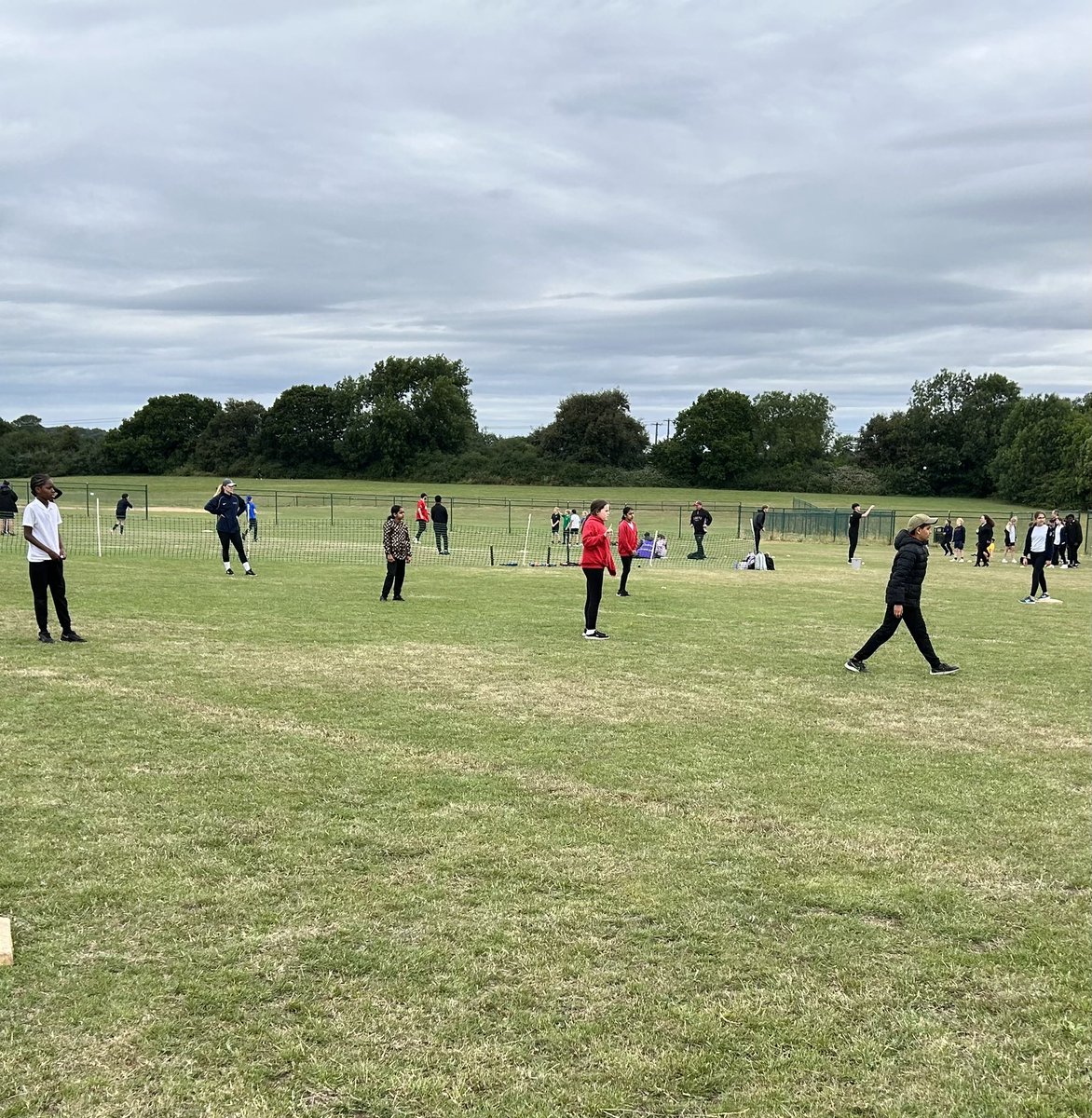 Reddings846's tweet photo. Year 5/6 had an excellent day at @DSSN42 ‘s baseball festival in partnership with @HertsBaseball 🥎🧢 https://t.co/Ft0BLFosic