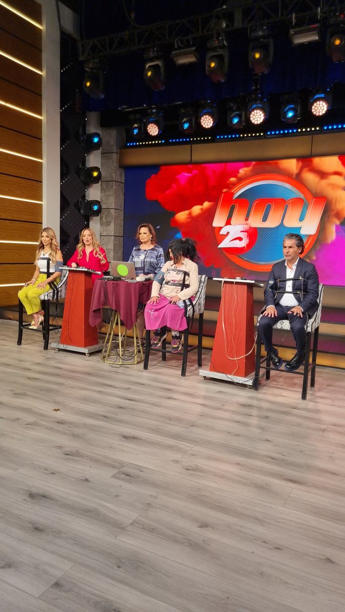 PoligrafoAPIEL's tweet photo. #poligrafo en Programa Hoy TV #ferka #chupitos  #NegroAraiza 
@josefina_alye
@Joyce_love97
@mariana_luna124 
@Mariana_hope94 https://t.co/9dYYDHHHOJ