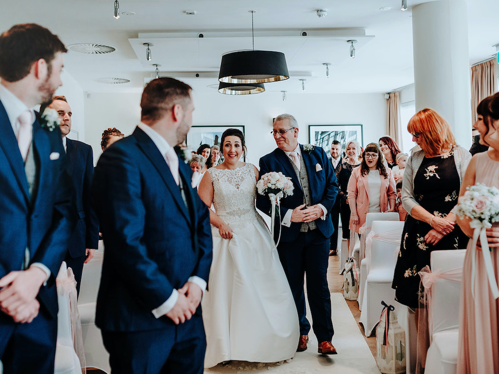 𝐂𝐀𝐋𝐋𝐈𝐍𝐆 𝐀𝐋𝐋 𝐁𝐑𝐈𝐃𝐄𝐒 𝐀𝐍𝐃 𝐆𝐑𝐎𝐎𝐌𝐒-𝐓𝐎-𝐁𝐄! 💍 Join us at ABode Chester on 𝐒𝐮𝐧𝐝𝐚𝐲 𝐭𝐡𝐞 𝟐𝟒𝐭𝐡 𝐒𝐞𝐩𝐭𝐞𝐦𝐛𝐞𝐫 from 11:30-17:30pm for our upcoming wedding fayre! Register your interest for the event via the link below: facebook.com/events/6122064…