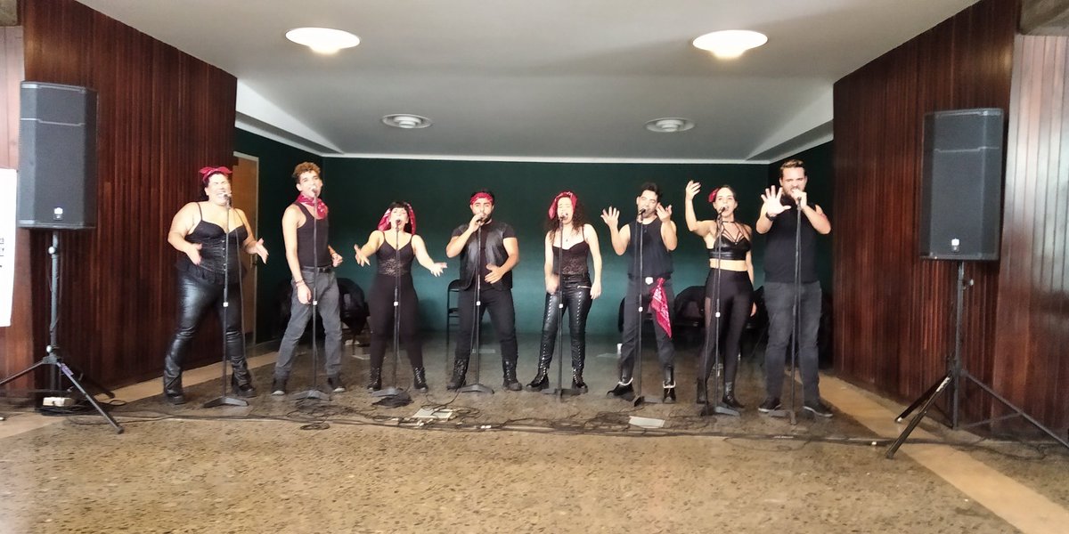 emprenderucv's tweet photo. Al cierre en la #UCV @GaleriaUCV Exposición NFT con @AmarilloArtMag y @Dayanscastaneda en acto teatral musical de (@tiemposderoadway) en pasillo Aula Magna. 

Talentos de artistas, esfuerzos de Kelly y Amarillo, hacen merecedores reconocimiento todos!

#EmprenderUCV
#NFTCommunity https://t.co/stIQMqbO3A