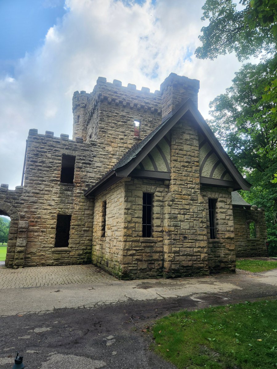TribSportsLady's tweet photo. Squires Castle is a must-see in the Cleveland area. Great hiking trails by it. #Cleveland #ohio #clevelandrocks #squirescastle #Travel #hikingadventures #healthcoachlife https://t.co/DydnwZKLGl