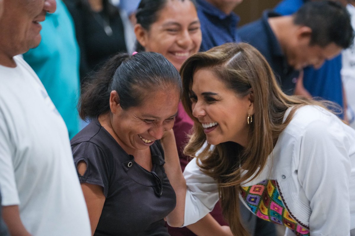 MaraLezama's tweet photo. Con la entrega de sus títulos de propiedad, hacemos justicia, damos seguridad patrimonial y certeza jurídica a 25 familias de #MayaBalam, quienes desde hace más de 40 años tenían el sueño de contar con un lugar propio y digno para vivir. 🏡 https://t.co/z1WIDnep6r