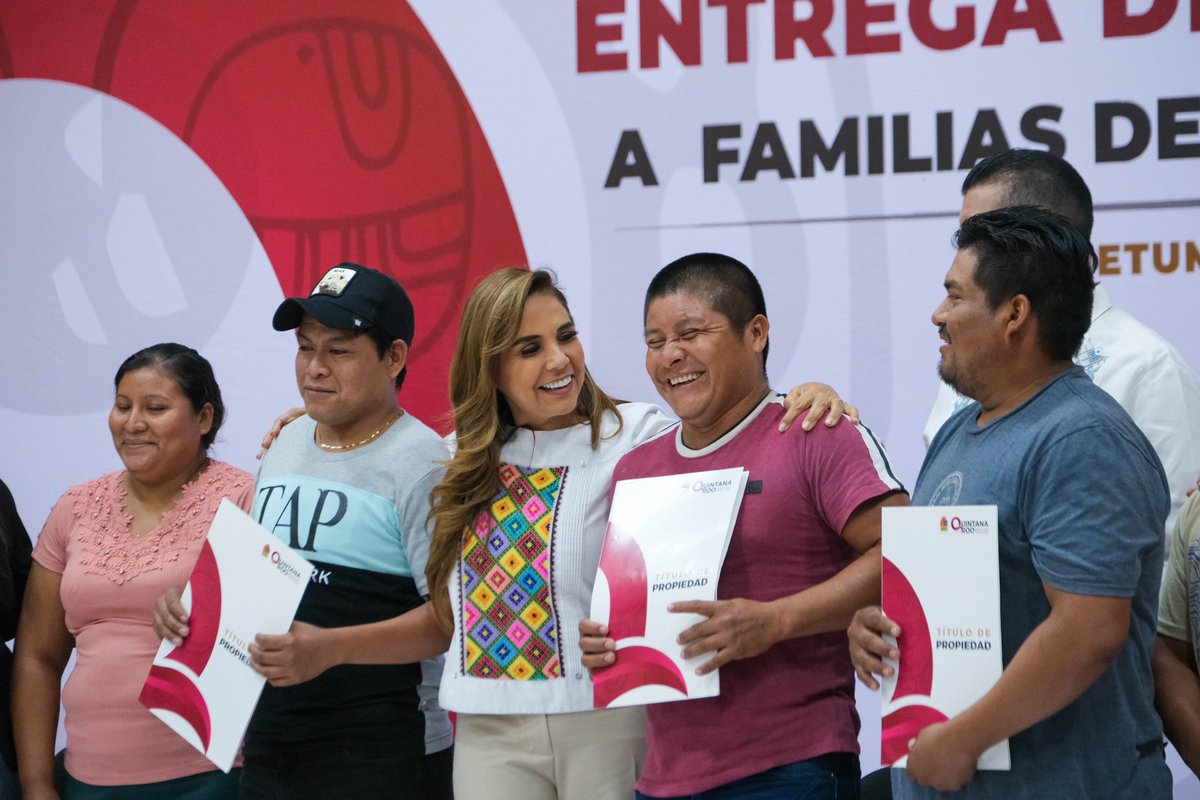 MaraLezama's tweet photo. Con la entrega de sus títulos de propiedad, hacemos justicia, damos seguridad patrimonial y certeza jurídica a 25 familias de #MayaBalam, quienes desde hace más de 40 años tenían el sueño de contar con un lugar propio y digno para vivir. 🏡 https://t.co/z1WIDnep6r