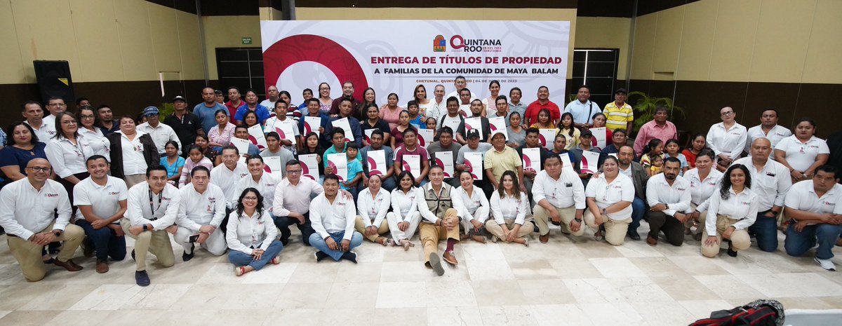 MaraLezama's tweet photo. Con la entrega de sus títulos de propiedad, hacemos justicia, damos seguridad patrimonial y certeza jurídica a 25 familias de #MayaBalam, quienes desde hace más de 40 años tenían el sueño de contar con un lugar propio y digno para vivir. 🏡 https://t.co/z1WIDnep6r