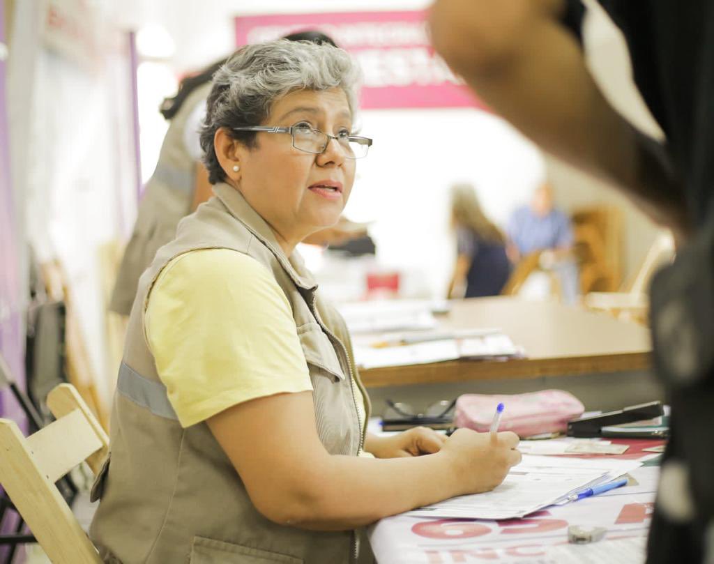 castillejoschis's tweet photo. Comienzan los depósitos bancarios para las y los beneficiarios de la #PensiónAdultoMayor y #PensiónDiscapacidad 
y del programa Niños y niñas hijos de #MadresTrabajadoras.

Del 4 al 17 julio se realizará la dispersión bancaria de acuerdo a la primera letra de su apellido. https://t.co/RLPPZ5eO3N