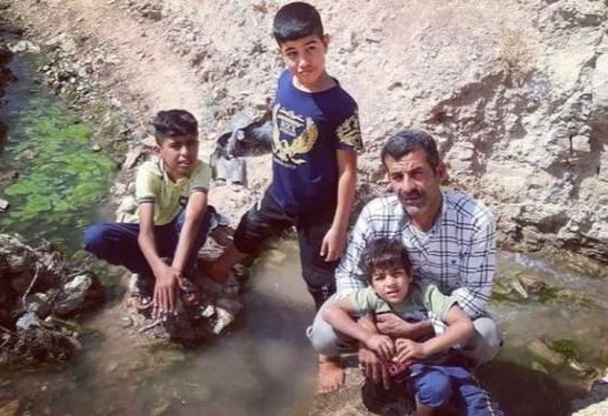 MohiFarhadi's tweet photo. جان #عباس_دریس بازمانده نیزارهای ماهشهر و آبان ۹۸ در خطر است.
او سه فرزند دارد. https://t.co/ZaEjbdQ80d