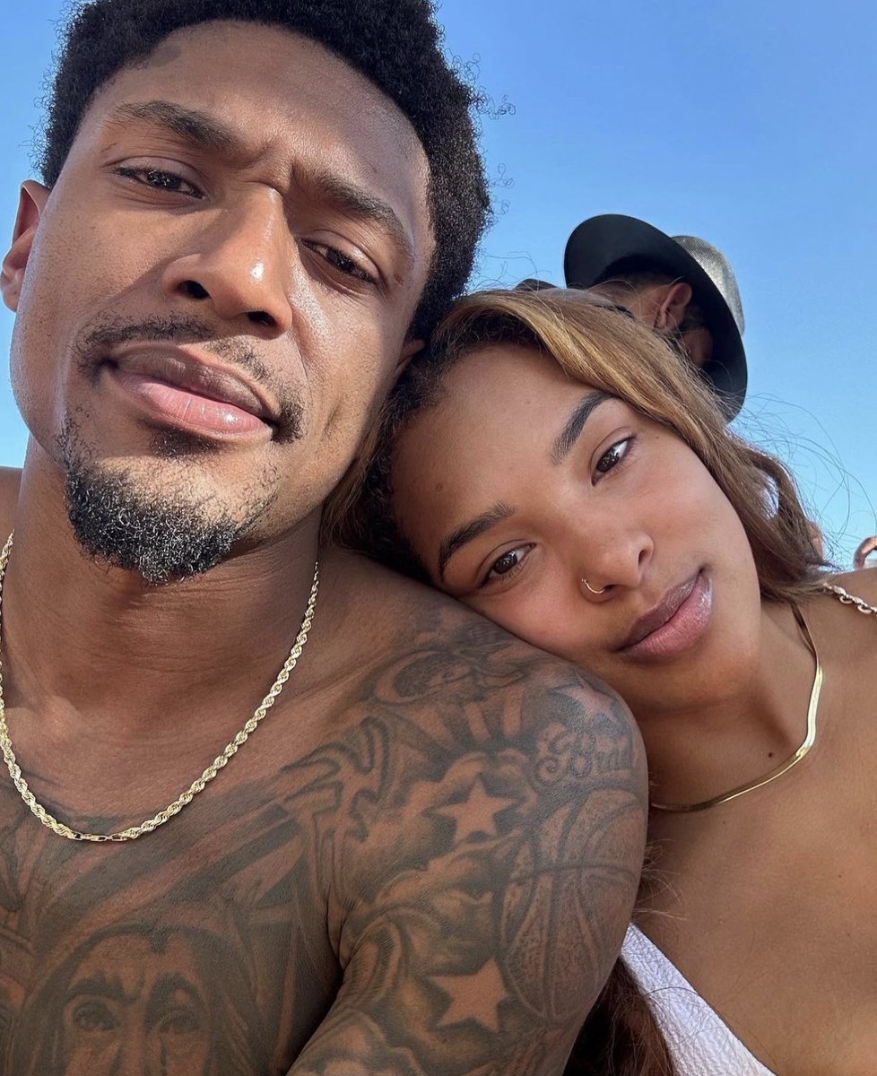 NBAMemes's tweet photo. Bradley Beal honestly won in life 🙏🏽 https://t.co/KDuFqqBIW9
