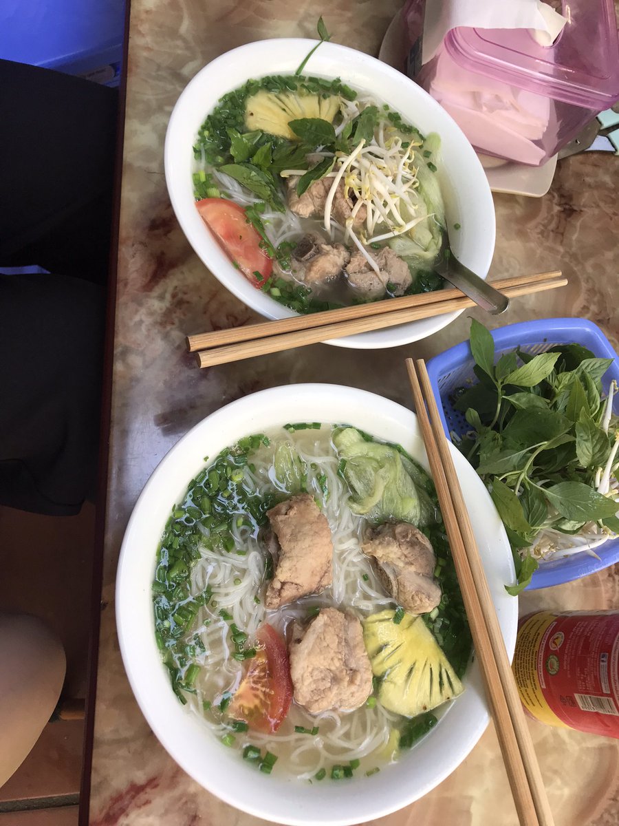duongproooo's tweet photo. Hạ Long nhưng mà mình dậy sớm :) Má lần trước về sáng ngủ đêm thức không làm được gì cho cuộc đời https://t.co/vSLEdyFcdl