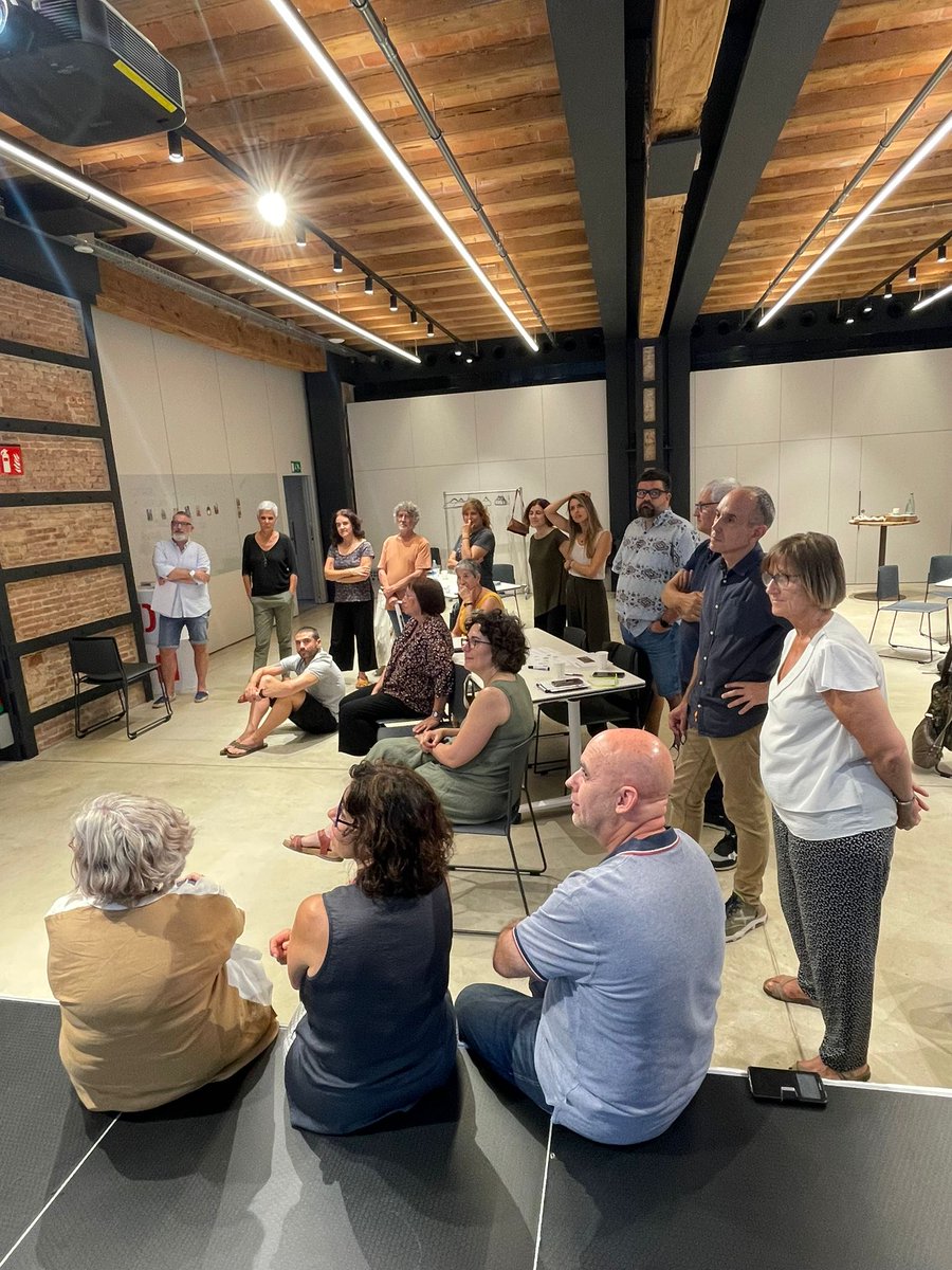 aliancesmagnet's tweet photo. Quan sentim la veu de les famílies?
Quan ens fixem en la visió del partner?
Quan l'alumnat és al centre de l'aprenentatge?

Són algunes de les preguntes que s'han generat durant la trobada de persones formadores #magnet al @hubsocialbcn https://t.co/ohHH9J6yLu