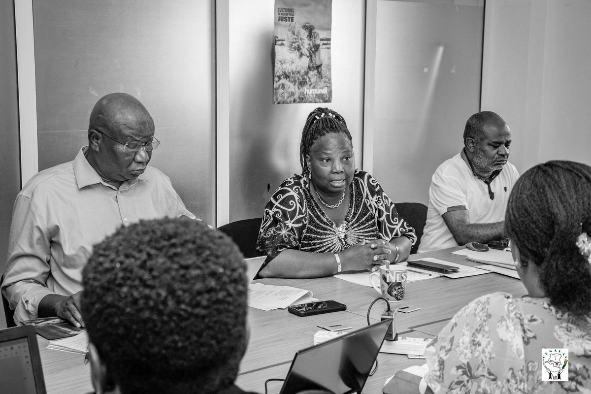 ConapacRDC's tweet photo. 3e #COCAS national emprise organisé à #Kinshasa ds le bureau partagé #AGRICONGO avec les délégués @broederlijkdele, #TRIAS, @UMUNDI, @cenadep_asbl, #UPADI, #CARITAS_BELGIQUE #MSF et la #CONAPAC, représentée par la PCA, le Séc. Exéc. ainsi que le Chargé de program. et plaidoyer. https://t.co/WnPivBS3BK