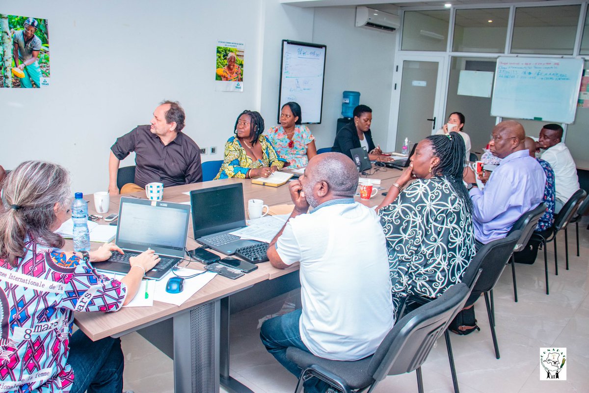 ConapacRDC's tweet photo. 3e #COCAS national emprise organisé à #Kinshasa ds le bureau partagé #AGRICONGO avec les délégués @broederlijkdele, #TRIAS, @UMUNDI, @cenadep_asbl, #UPADI, #CARITAS_BELGIQUE #MSF et la #CONAPAC, représentée par la PCA, le Séc. Exéc. ainsi que le Chargé de program. et plaidoyer. https://t.co/WnPivBS3BK