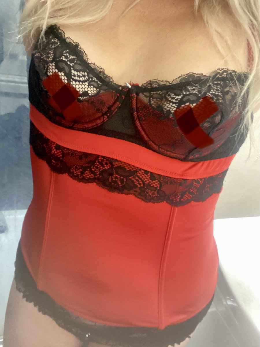 WhatLaylaLoves's tweet photo. Sometimes you just need a little self confidence. And lingerie. https://t.co/1lgPJ0kkWH