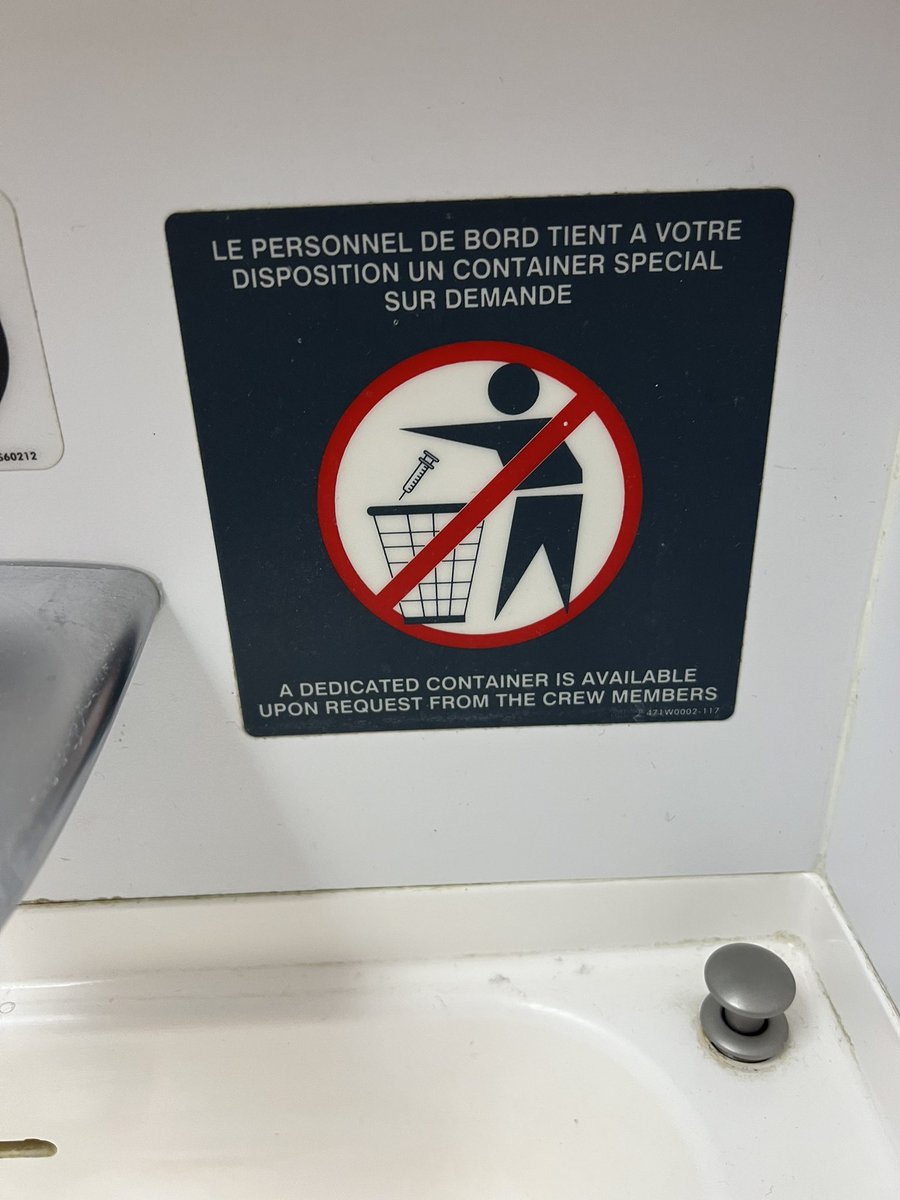 blainder971's tweet photo. Vu dans les toilettes de l’avion. Si dans les avions ils interdisent les vaccins c’est bien pour une raison… #NousSachons #VaccineGenocide #MerciPfizer #ARNcourrier #6G #levaccintue https://t.co/QN6okbbbpo
