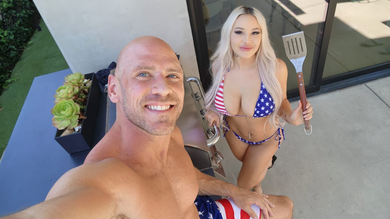 4 pic. 🇺🇸Happy 4th of July from me and KYLIE PAGE!! THIS SCENE JUST DROPPED!! Might be one of the hottest cumshots ever 🥵😍💦 NEW ON: https://t.co/GxPns051TD https://t.co/5AQJxEub0o