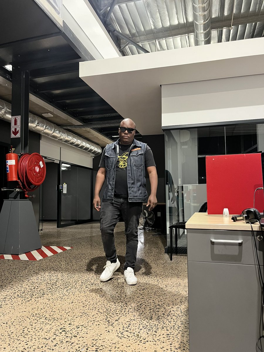 Dj_SPHELIVE's tweet photo. #GMSDance on @gagasifm  8-10pm ! https://t.co/7bPfEPZwB2