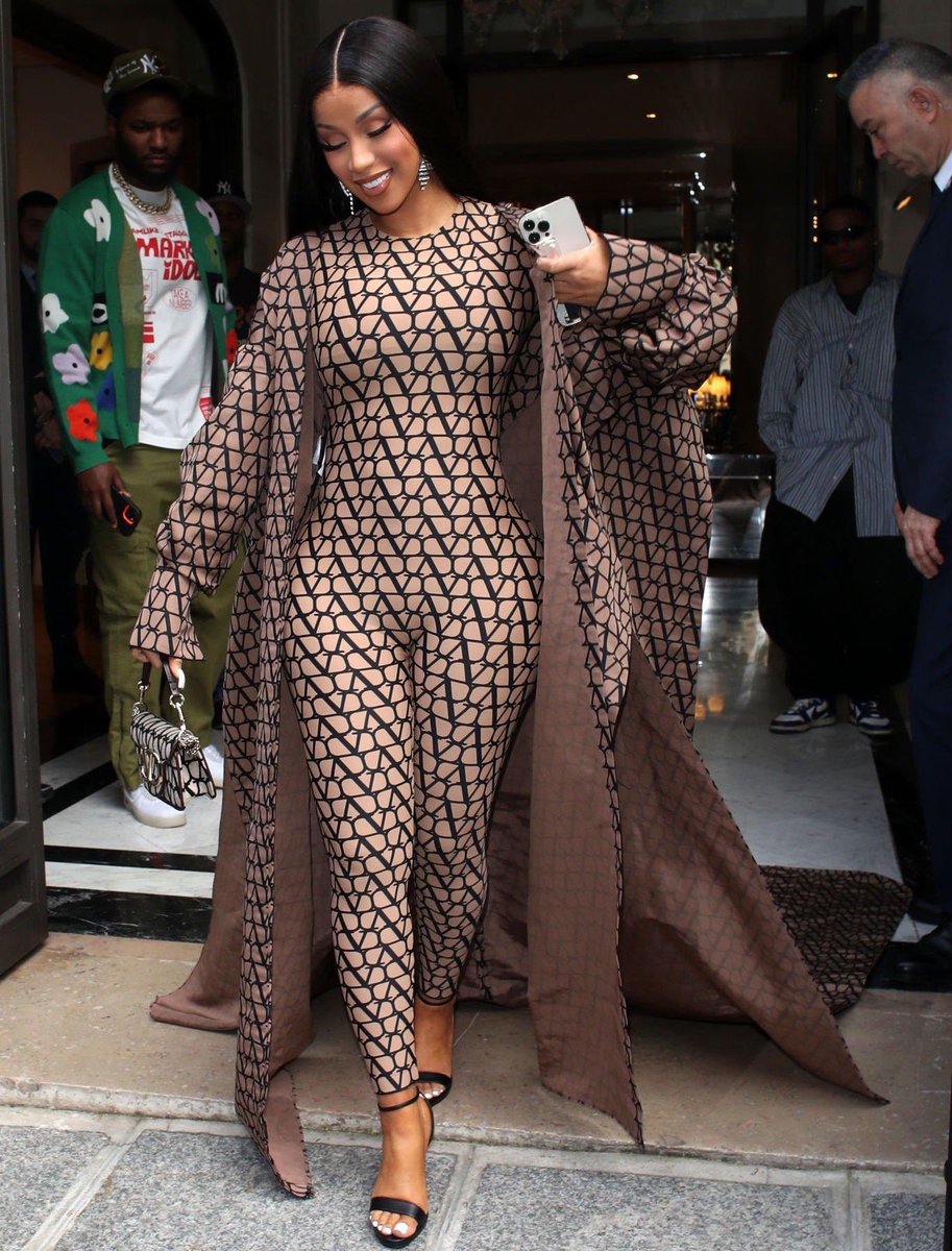 CardiBCouture's tweet photo. https://t.co/vl17GPKJkE