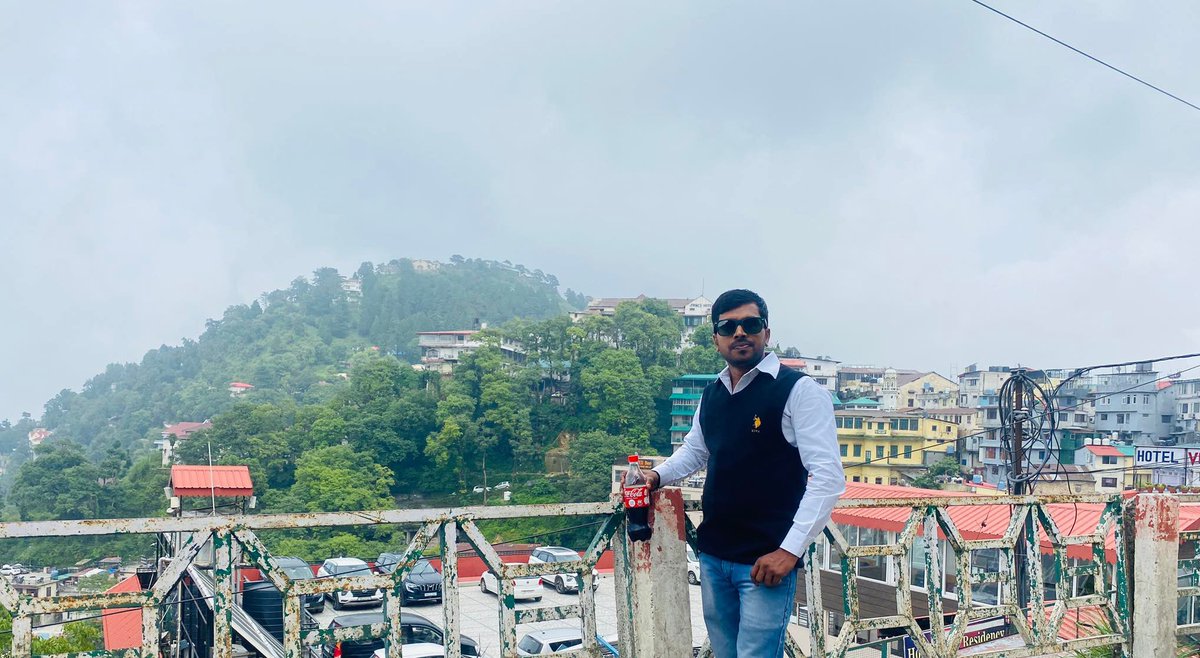 ajaynishadraj's tweet photo. यदि दौलत और हसीन वादियों में से
किसी एक का चुनाव करना पड़े तो मैं
हसीन वादियों का चयन करूंगा
क्योंकि प्रकृति से बढ़कर कोई दौलत नहीं,पर्वत की रानी मसूरी🌻
मसूरी की हसीन वादियों में मन के आनंद को प्राप्त हुआ 😎
सुकून है पहाड़ो में 🙂
#mansuri #dehradun #uk #happy #haridwar #photo https://t.co/OXGffrFmb5