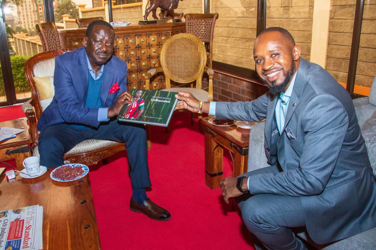 bonifacemwangi's tweet photo. Nairobi is a small town; it's even smaller for a hawker who is selling his book #BMunBounded, spreading love, and cheers all around. In my rounds today, I bumped into former Prime Minister @railaOdinga, I sold him my book, told him stories of the streets, and we took some pictures for the record. In exchange, he told me stories of the streets in his time. Tumekafunga wadau.