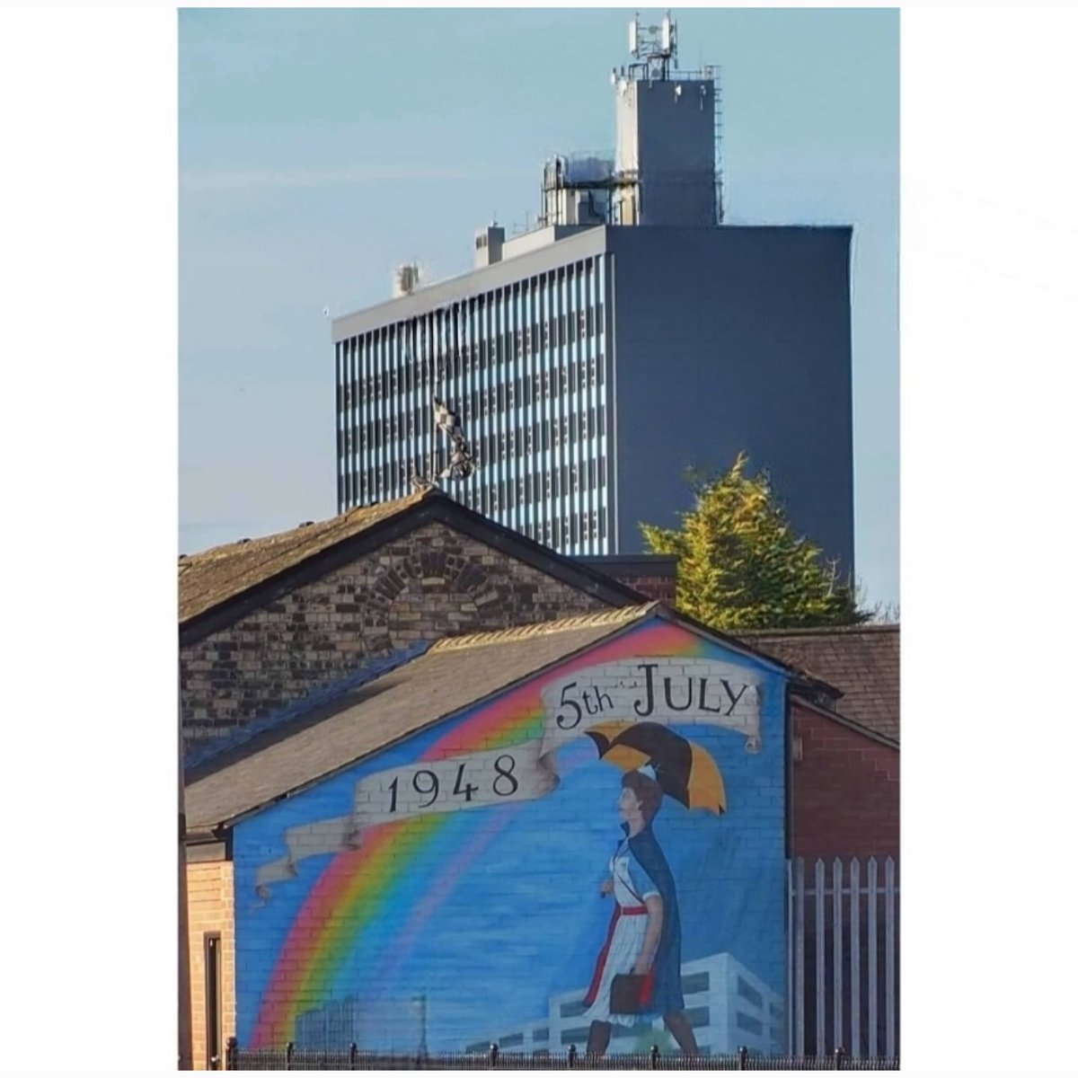 HullImages's tweet photo. Tomorrow is the 75th anniversary of the NHS. Here's the Mural on Anlaby Road. With Hull Royal Infirmary in the background.

#hull #yorkshire #art #streetart #mural #nhs #nhs75 #nhsheroes https://t.co/6RnkyaOwLf