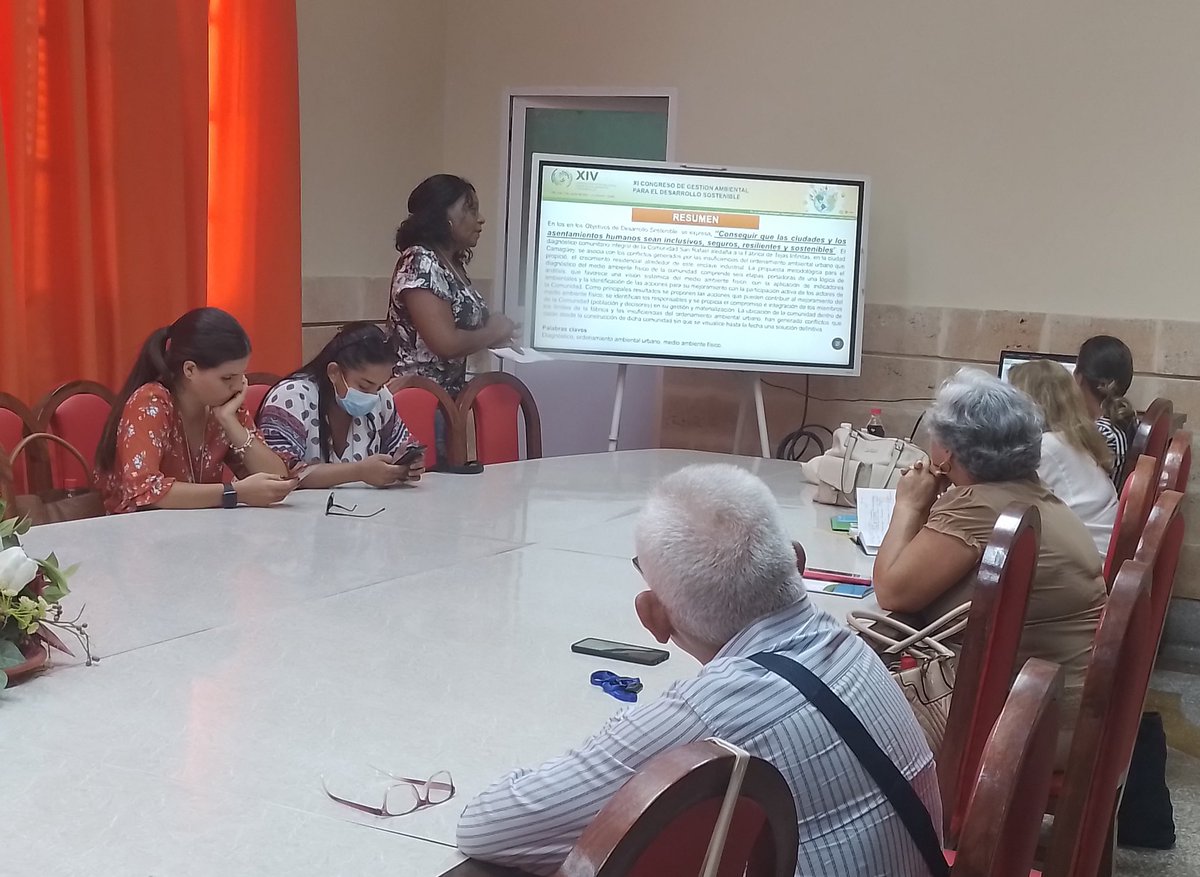 Panel sobre Gestión Integrada a los Recursos Naturales con las presentaciones "Propuesta de manejo de sitios de interés patrimonial, de la comunidad costera Júcaro" y "Diagnóstico integral de la comunidad de San Rafael, aledaña a la fábrica de Tejas Infinitas, Ciudad de Camagüey"