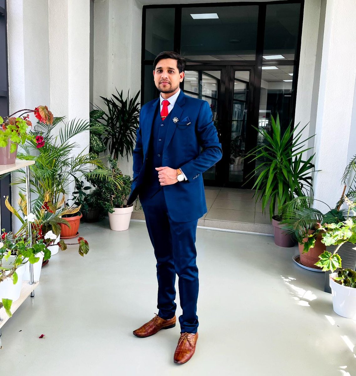 SunilArkvanshii's tweet photo. कौन कहता है आसमान में पत्थर उछालने से छेंद नहीं होता ..यारो ये जीती जागती तस्वीर है अर्कवंशी समाज के लाल ..यशपाल सिंह अर्कवंशी की  जिन्होंने एम.बी.बी.एस की डिग्री हासिल करके  साबित करके दिखाया है..बहुत बहुत बधाई शुभ आशीर्वाद👌🏻👌🏻👌🏻👌🏻 https://t.co/zvDZeAWlsM