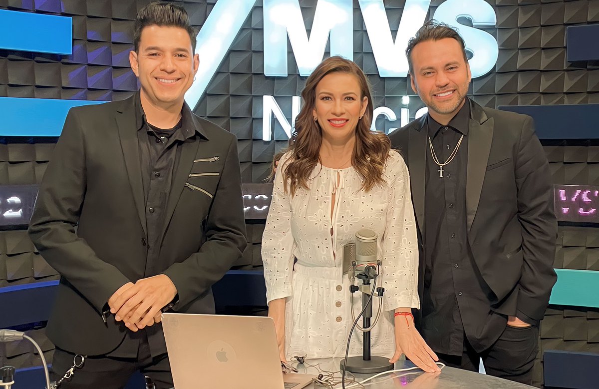 #AlAire 🎙️| @ingridtamaramvs
Alan y Donovan de Tren a Marte (<a href="/trenamarte/">Tren a Marte</a>), presentan por primera vez su nueva gira “Red Jackets Tour” 🎤🎶🎸

📻Sintoniza 102.5 
📱mvsnoticias.com