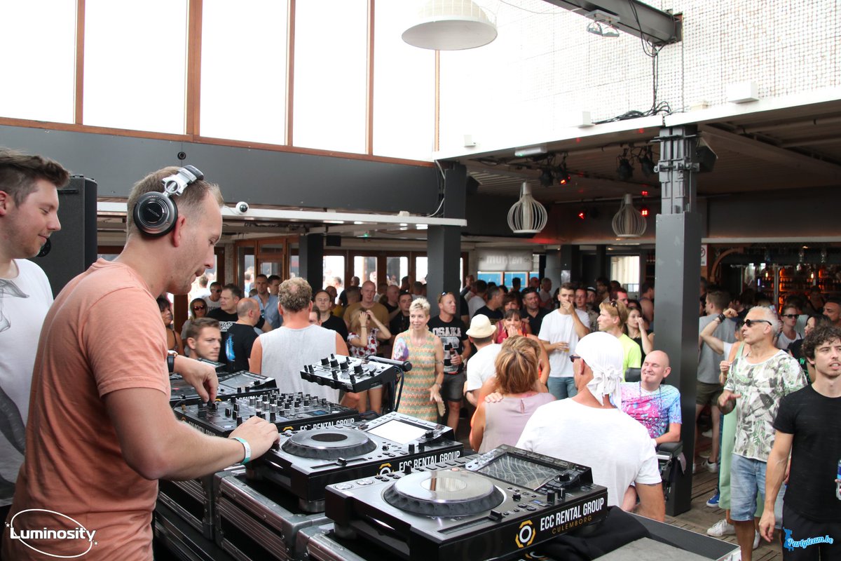 Mixing Audio Treatment episode 191... 200 is coming closer...

Should we do anything special for that episode?

#AudioTreatment #Trance #Trancefamily