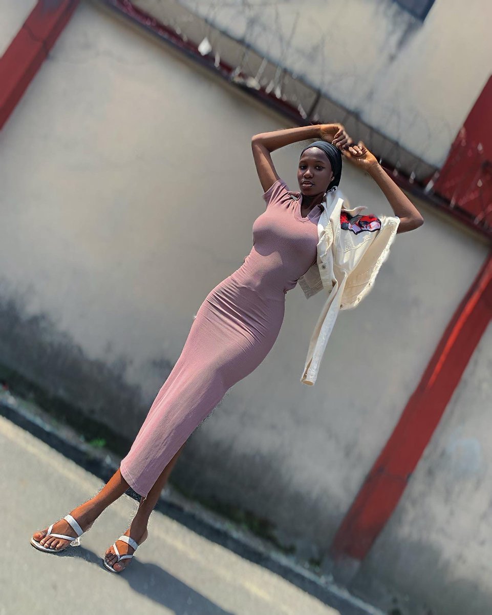 SLIMBABE28's tweet photo. Can I inbox you my number???? https://t.co/DE2R4W0qo8