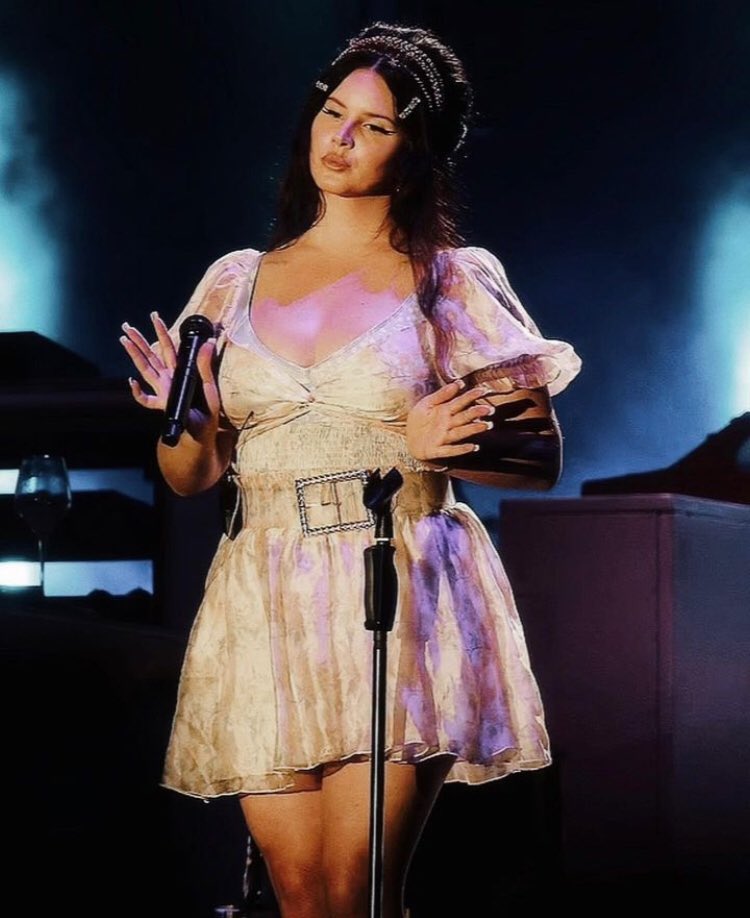 L6NASPOEM's tweet image. they make her seem unflattering?☠️