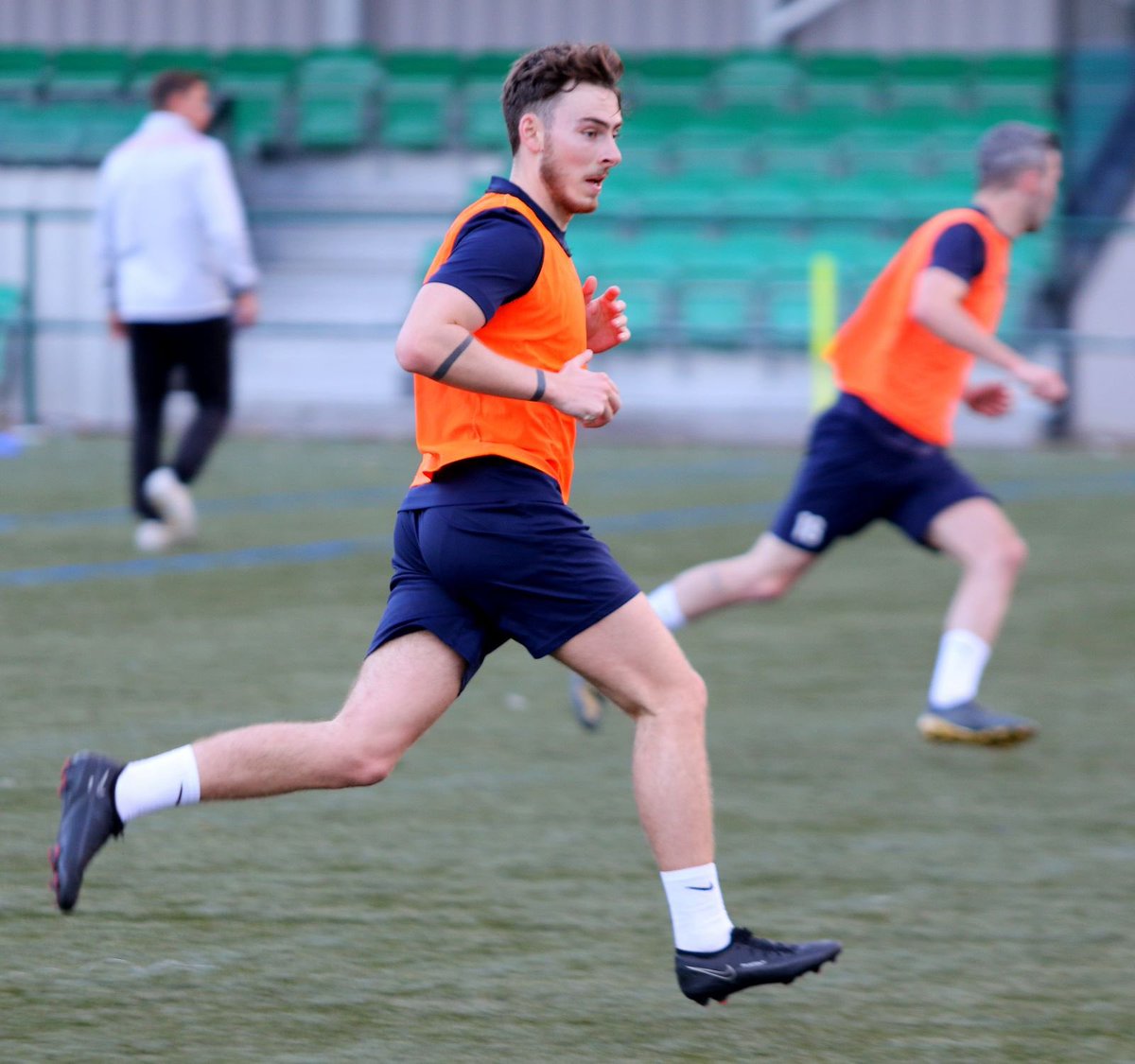 TheBravesFC's tweet photo. Raring to go 🏃🏻‍♂️⚽️

Read the full story below as latest signing Rhys Caves joins up with the squad at Alliance Park💪🏻⬇️:

https://t.co/5ZdZpmqJxn

#BravesAreBack https://t.co/8xQtoJTTGO